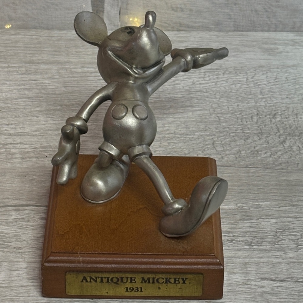 Disney Mickey Mouse 1931 Antique Mickey on Wooden Base - Picture 8 of 9